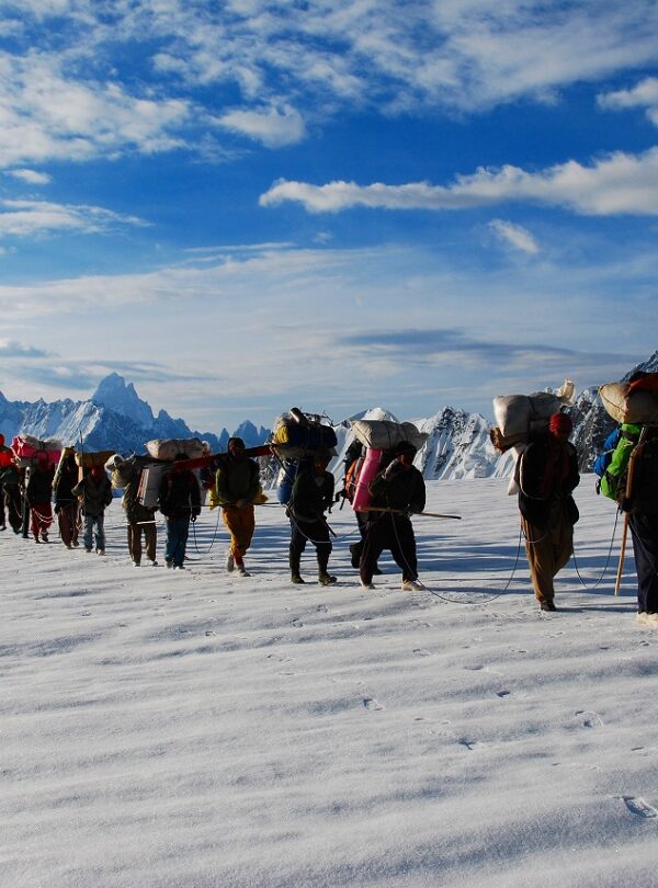SNOW LAKE, BIAFO-HISPAR TREK