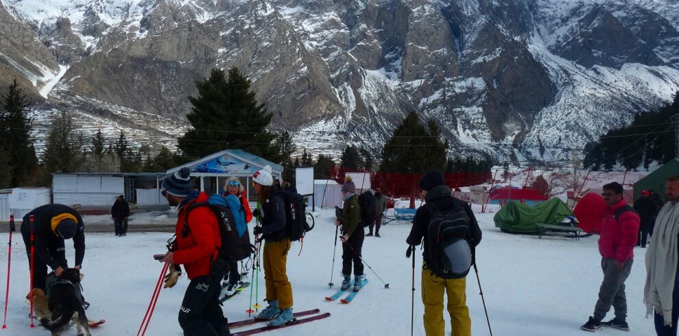SKI IN NALTAR VALLEY:
